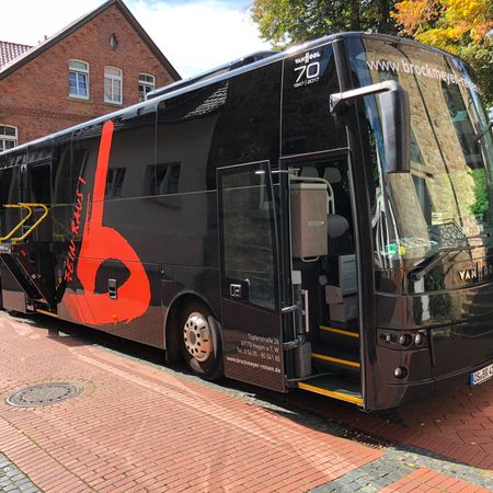 Barrierefreier Reisebus von Außen
